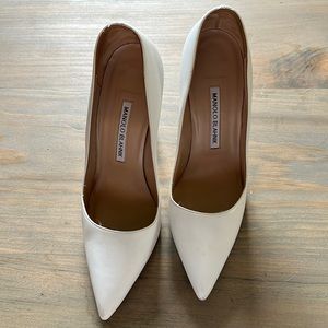 White Manolo leather heels. No dust bag or box. Good condition, minor scuffing.